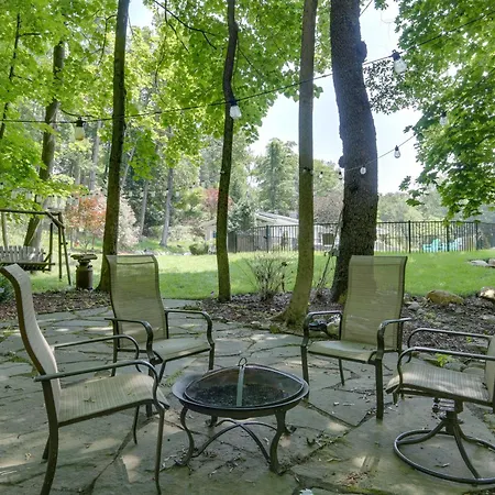 Updated Getaway With Pool And Hot Tub On Less Than 3 Acres!